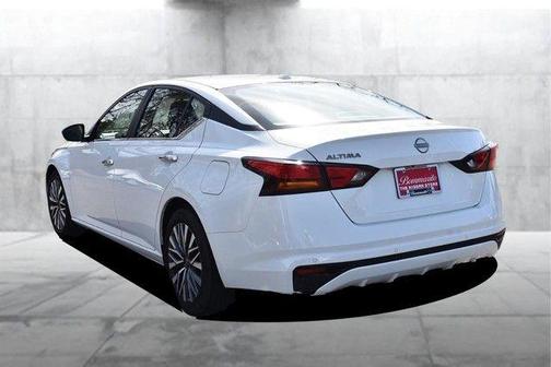 Glacier White 2025 Nissan Altima SV