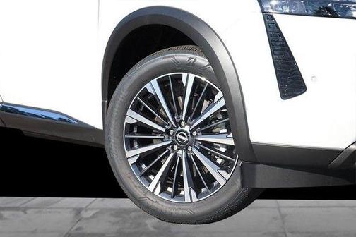 Everest White P 2026 Nissan Pathfinder Platinum