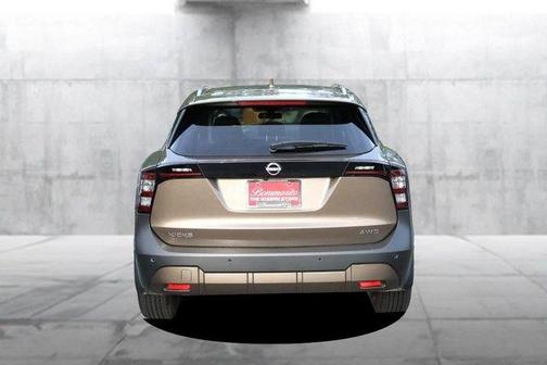 Canyon Bronze M 2025 Nissan Kicks SV