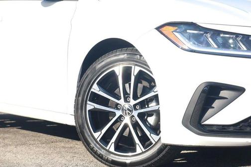 Pure White 2025 Volkswagen Jetta 1.5T Sport