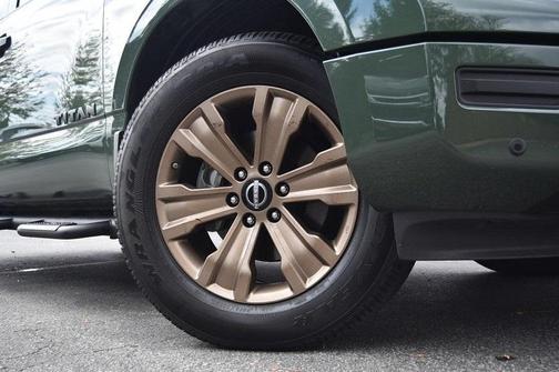 2024 Nissan Titan SV
