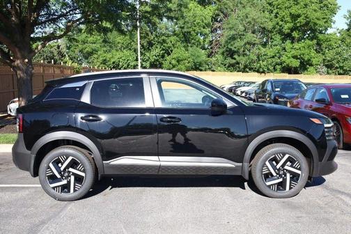 Super Black 2026 Nissan Kicks SV