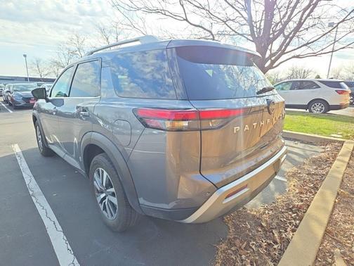 Gun Metallic 2025 Nissan Pathfinder SL