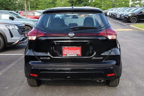 Super Black 2022 Nissan Kicks S