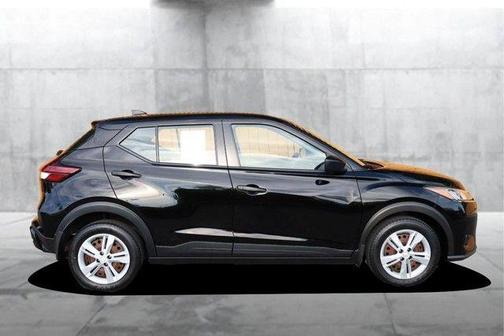 Super Black 2022 Nissan Kicks S