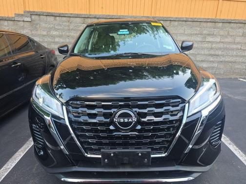 Super Black 2022 Nissan Kicks S