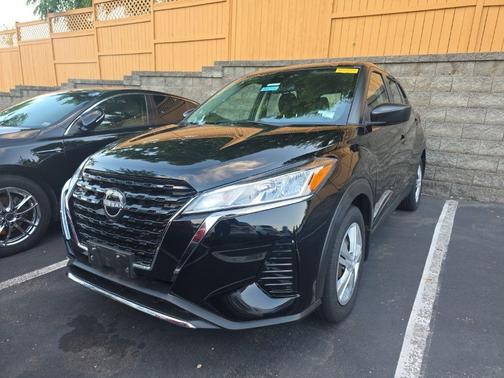 Super Black 2022 Nissan Kicks S
