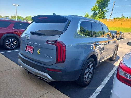 Everlasting Silver 2020 Kia Telluride EX