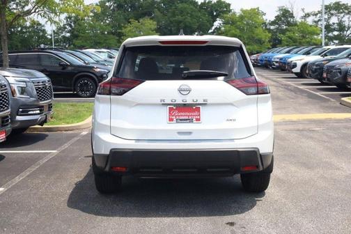 Everest White P 2026 Nissan Rogue SV
