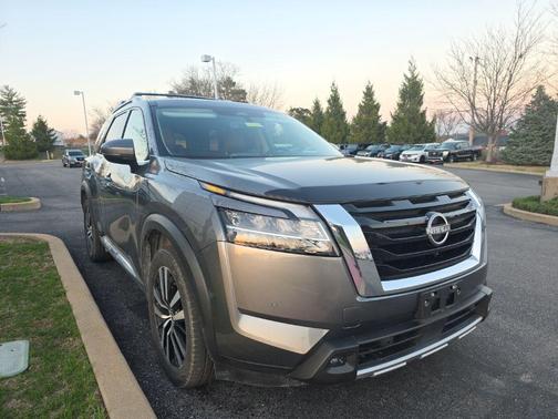 2023 Nissan Pathfinder Platinum