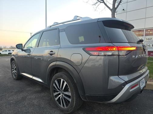 2023 Nissan Pathfinder Platinum