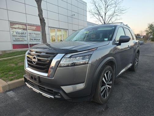 2023 Nissan Pathfinder Platinum