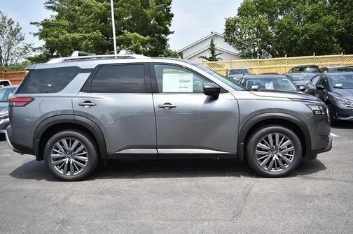 2025 Nissan Pathfinder SL