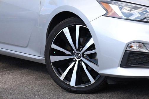 Brilliant Silver Metallic 2019 Nissan Altima 2.5 SR