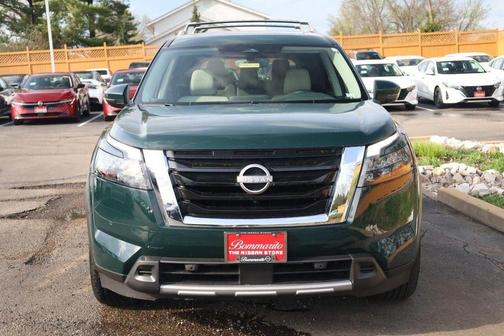 Obsidian Green Pearl / Super Black 2025 Nissan Pathfinder SL