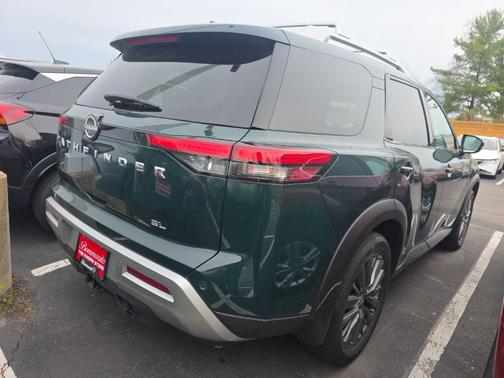 Obsidian Green Pearl / Super Black 2025 Nissan Pathfinder SL