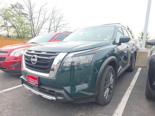Obsidian Green Pearl / Super Black 2025 Nissan Pathfinder SL