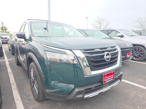 Obsidian Green Pearl / Super Black 2025 Nissan Pathfinder SL