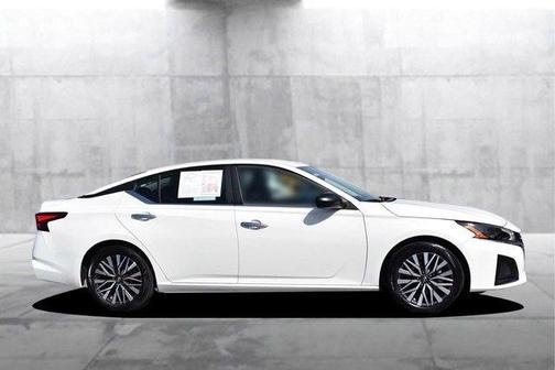 Glacier White 2025 Nissan Altima SV