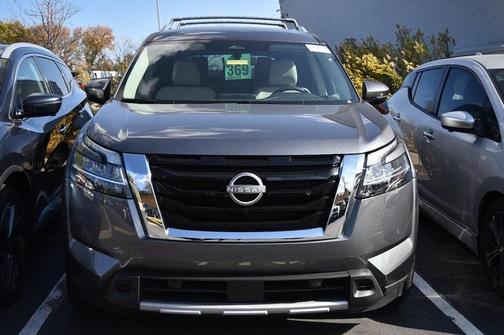 2024 Nissan Pathfinder SL