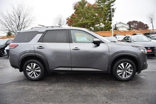 2024 Nissan Pathfinder SL