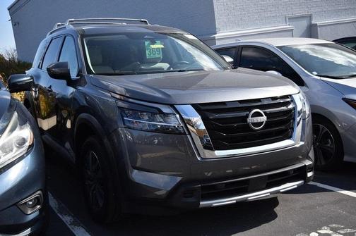 2024 Nissan Pathfinder SL
