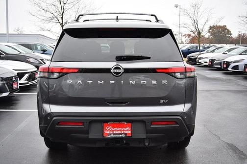2024 Nissan Pathfinder SV