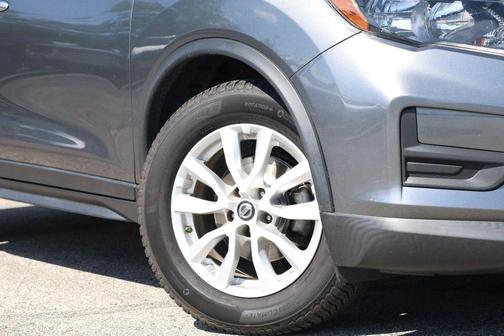 Gun Metallic 2018 Nissan Rogue SV