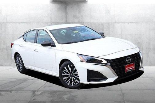 Glacier White 2025 Nissan Altima SV