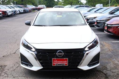 Glacier White 2025 Nissan Altima SV