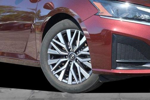 Garnet Pearl Me 2025 Nissan Altima SV