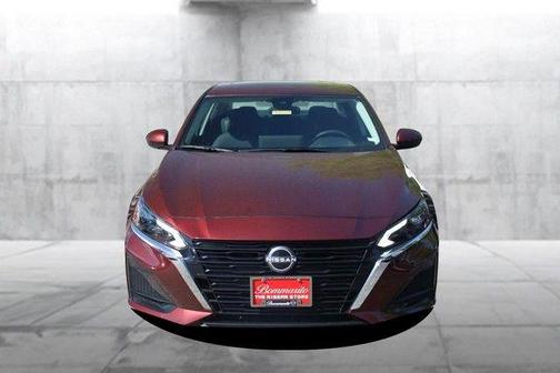 Garnet Pearl Me 2025 Nissan Altima SV