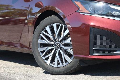 Garnet Pearl Me 2025 Nissan Altima SV