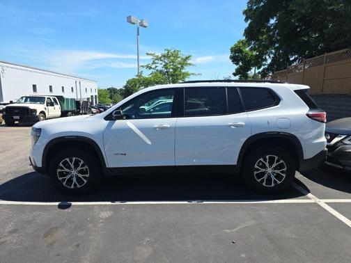 Summit White 2025 GMC Acadia AT4