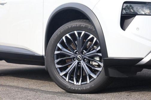 Pearl 2025 Nissan Rogue SL