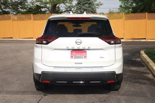 Pearl 2025 Nissan Rogue SL