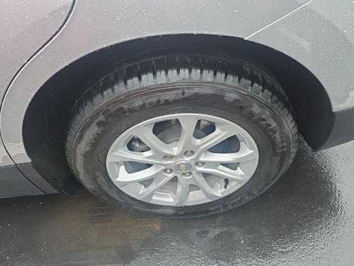 Silver Ice Metallic 2021 Chevrolet Equinox 1LT