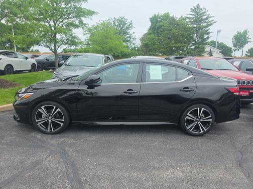 Black 2023 Nissan Sentra SR