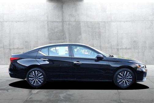 Super Black 2025 Nissan Altima SV
