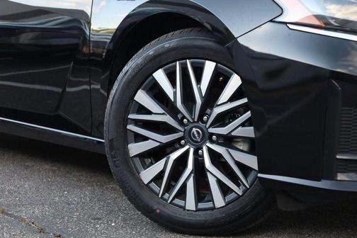 Super Black 2025 Nissan Altima SV
