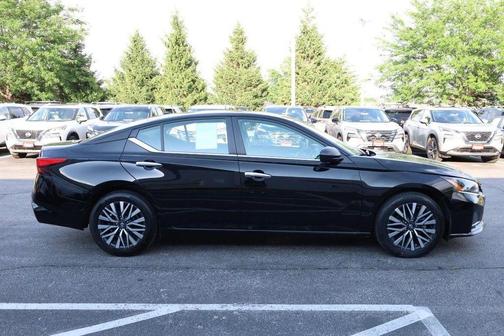 Super Black 2025 Nissan Altima SV