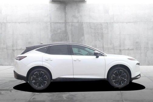 White / Black 2026 Nissan Murano Platinum
