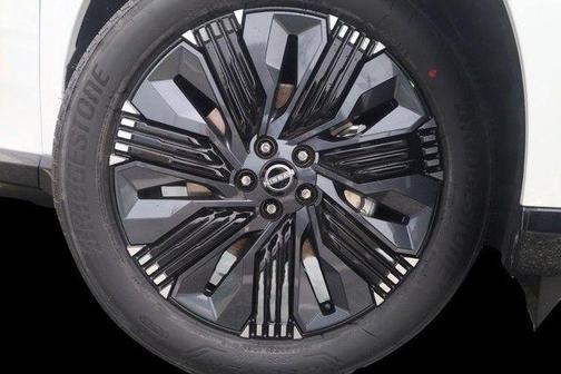 White / Black 2026 Nissan Murano Platinum