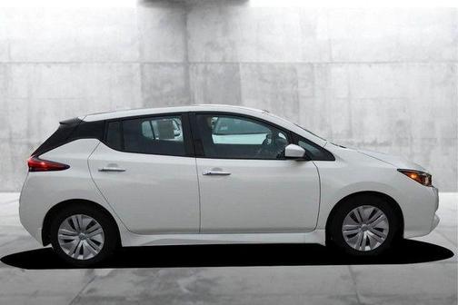 Glacier White 2025 Nissan Leaf S