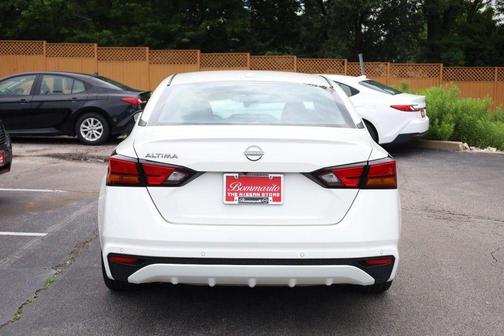 Glacier White 2025 Nissan Altima SV