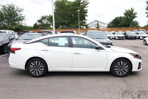 Glacier White 2025 Nissan Altima SV