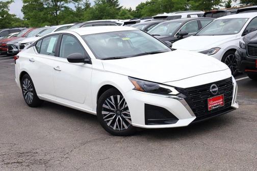 Glacier White 2025 Nissan Altima SV