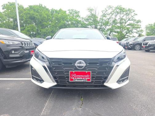 Glacier White 2025 Nissan Altima SV