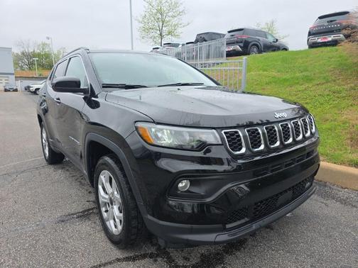Diamond Black 2025 Jeep Compass Latitude