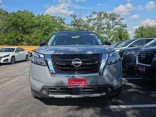 Solid Gray / Super Black 2022 Nissan Pathfinder Platinum